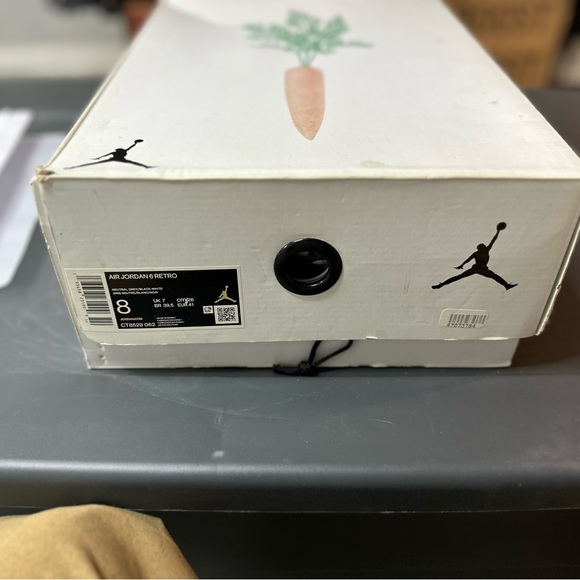 2020 Air Jordan 6retro hares. - Picture 3 of 5